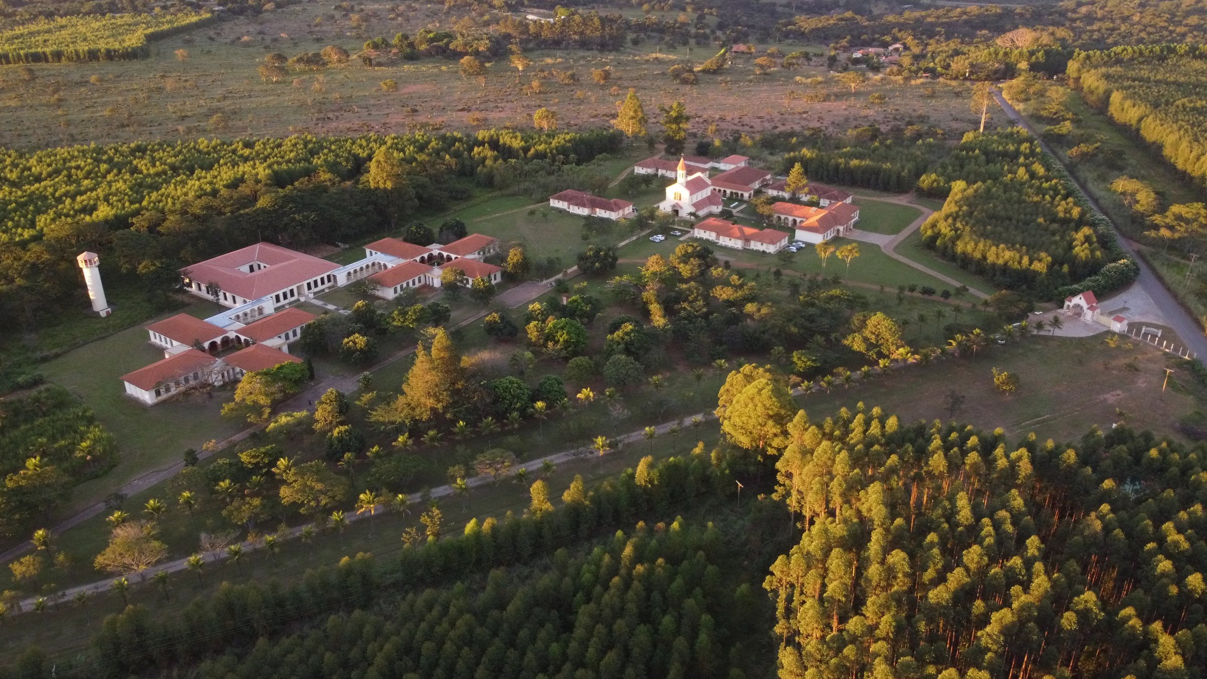 Vista aérea do Institutum Sapientiae e do Mosteiro da Santa Cruz